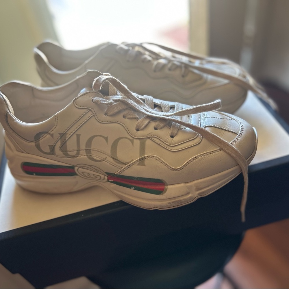 Gucci Men's White Sneakers with Green and Red Accents - Picture 4 of 9